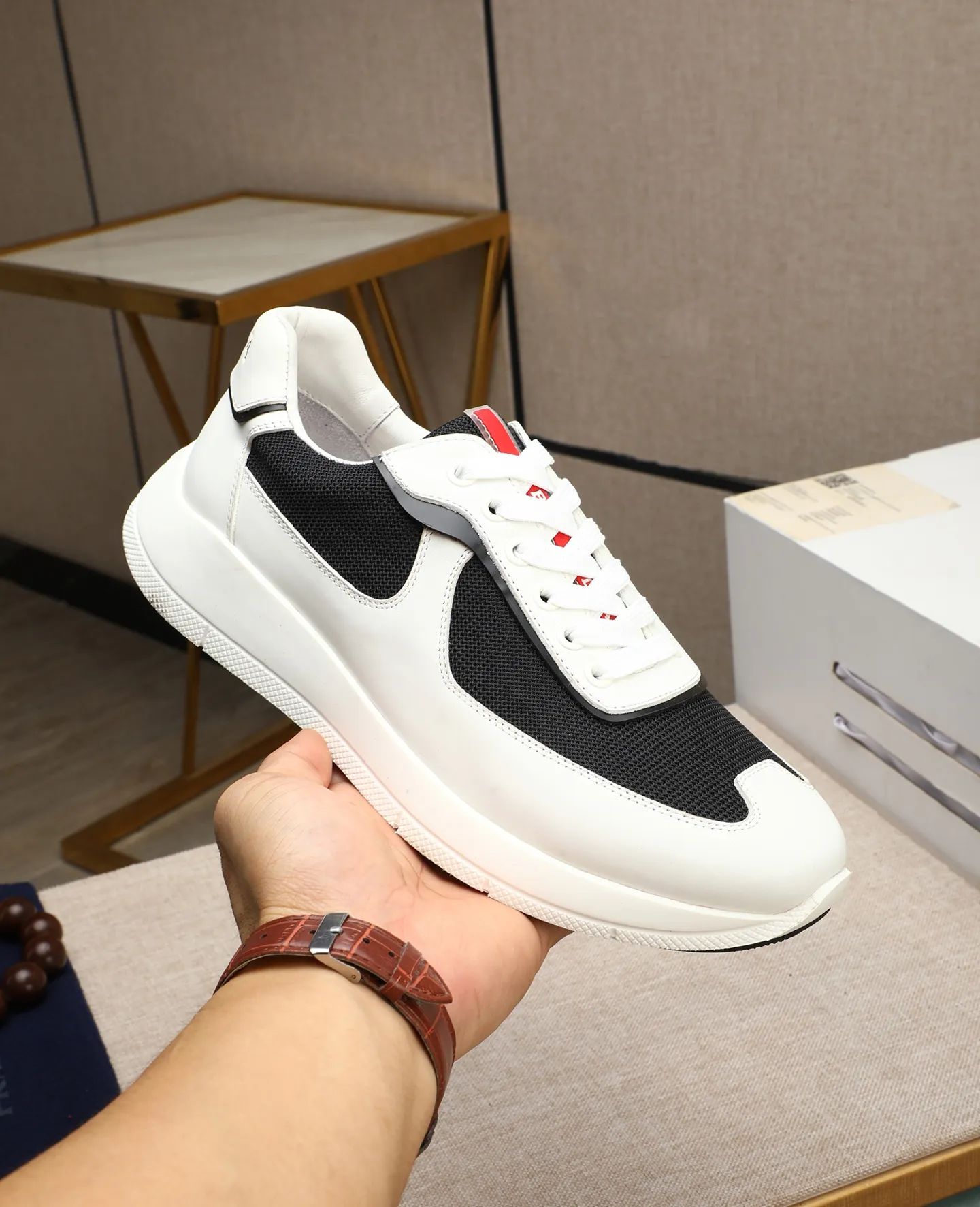 Men's shoes 💰600 Top quality New hot models on the official website, timeless for a century, 🆘 Trendy brand (Prada) mainly promotes hot models, avant-garde and versatile fashion men's shoes private version molding, cowhide surface splicing 1:1 oil edge treatment... fashionable and simple, original imported cowhide lining cowhide feet; the atmosphere and personality are more fashionable, eye-catching and pursuing class, it will subvert the old idea and be a must-have for fashion trendsetters with you! Must keep it for yourself! High-end comfort, high-end quality workmanship. Size: 38-44 Various colors available. full package